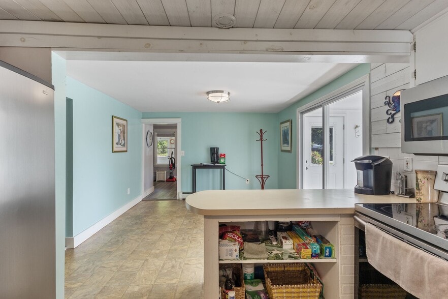 Building Photo - 649 Ferry Rd