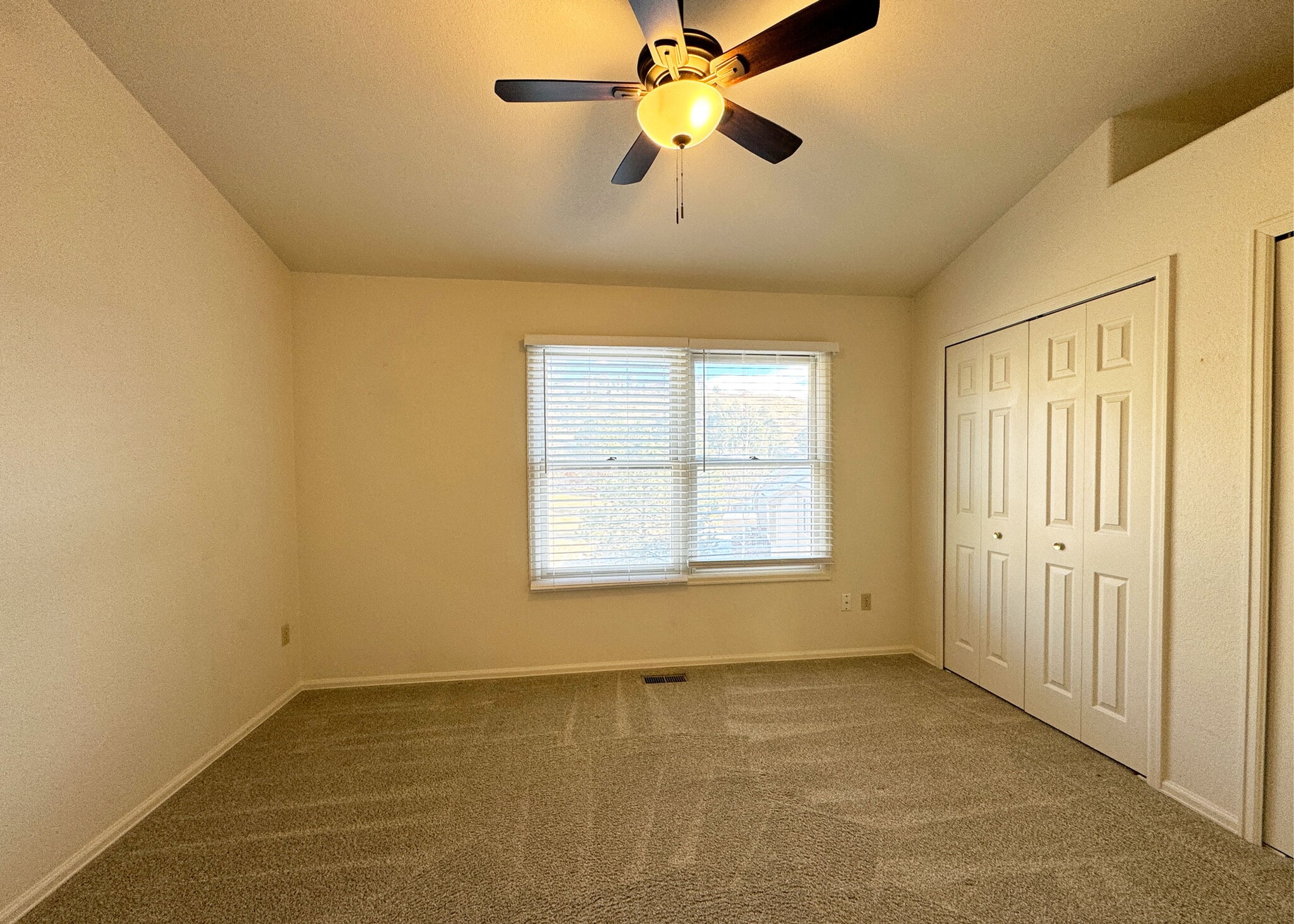 Building Photo - 6913 Yellowpine Dr