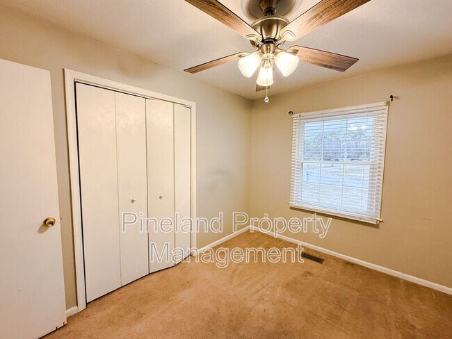 Building Photo - 2821 E Cramer Dr