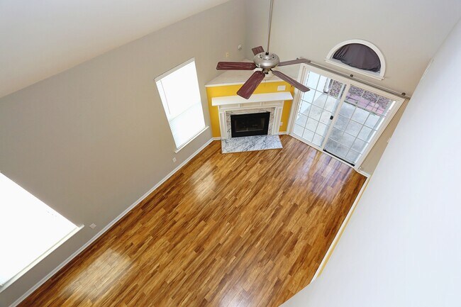 Building Photo - 915 Cinnamon Dr