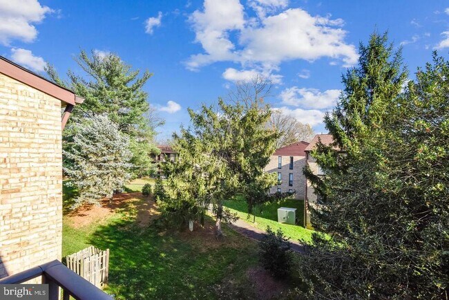 Building Photo - 2044 Royal Fern Ct