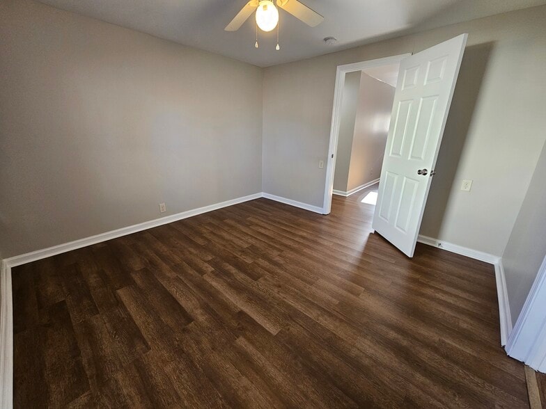 Building Photo - 219 W Adams Ave