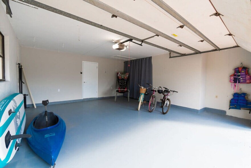Building Photo - 2330 Sykes Creek Dr