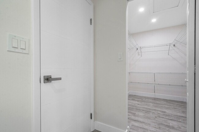 Building Photo - 6098 Winding Brooke Way