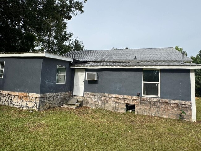 Building Photo - 16590 Gaskin St