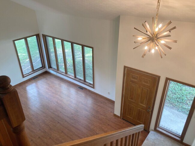 Building Photo - AVAILABLE NOW! Updated 3 Bed/2.5 Bath, 2 Car Garage - Close to Purdue & West Laf. Schools