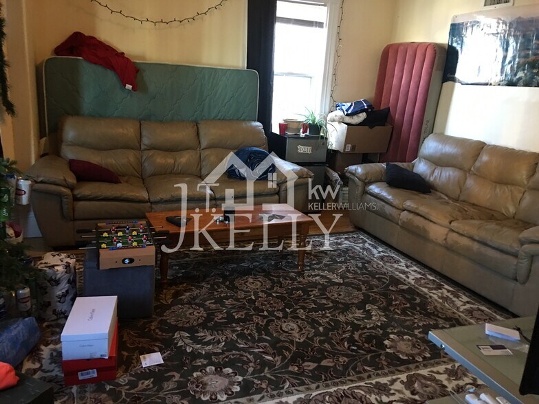 Building Photo - 192 Hillside St