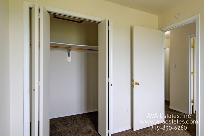 Building Photo - 531 S Angus Ave
