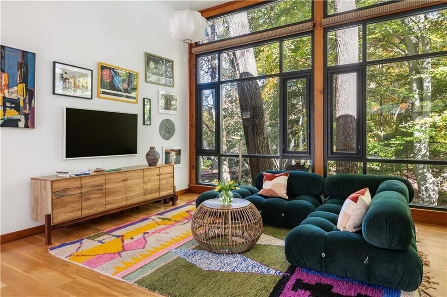 Building Photo - 515 Claire Dr NE