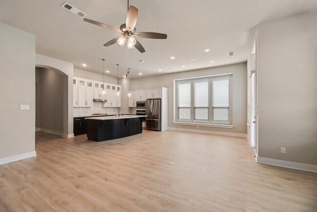Building Photo - 3105 Columbia Dr