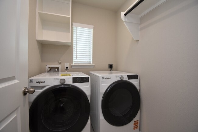 Building Photo - 8930 Field Daisy Ct