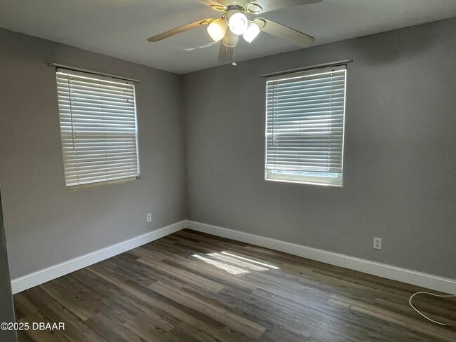 Building Photo - 66 River Dr