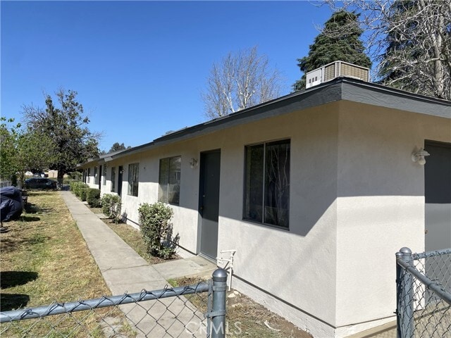 Building Photo - 515 Niles St