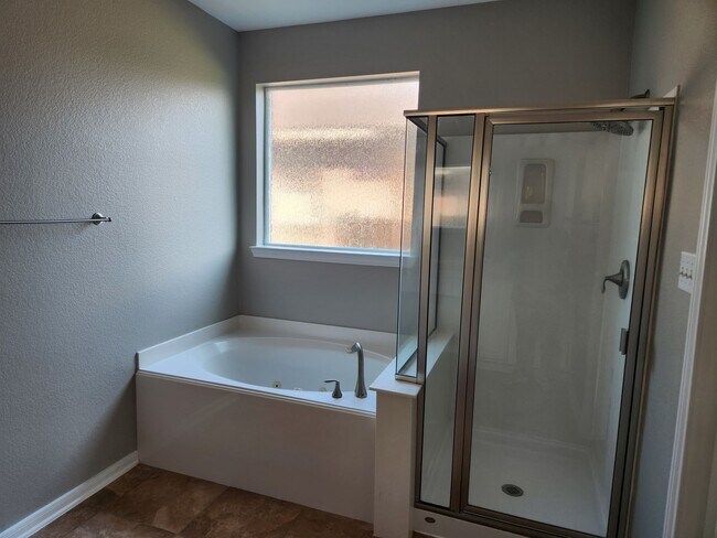 Building Photo - 20676 Oakhurst Meadows Dr
