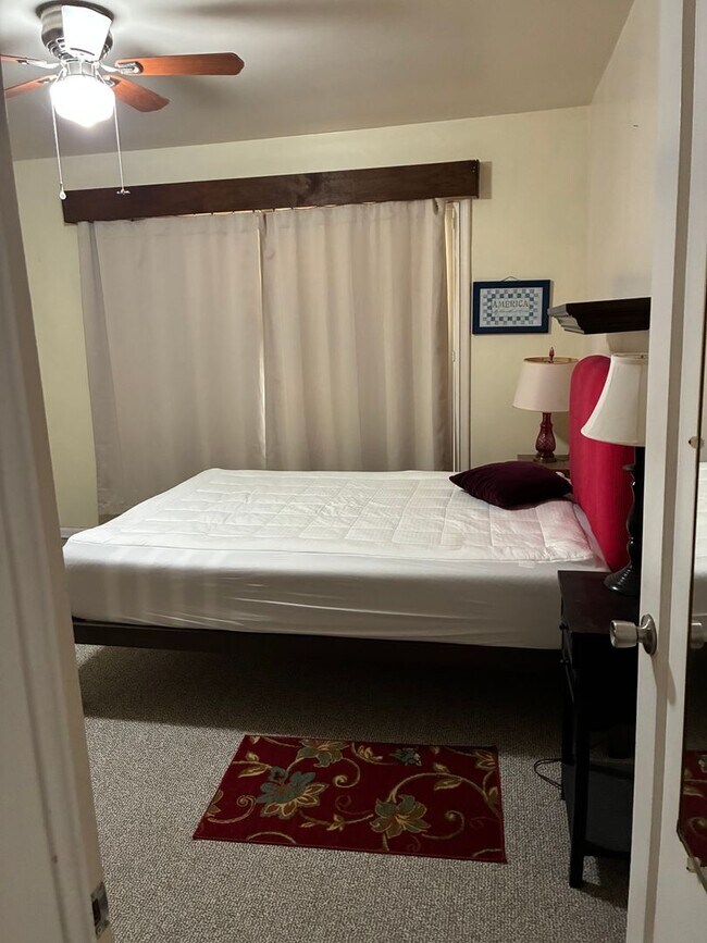 Building Photo - Furnished Two Bedroom