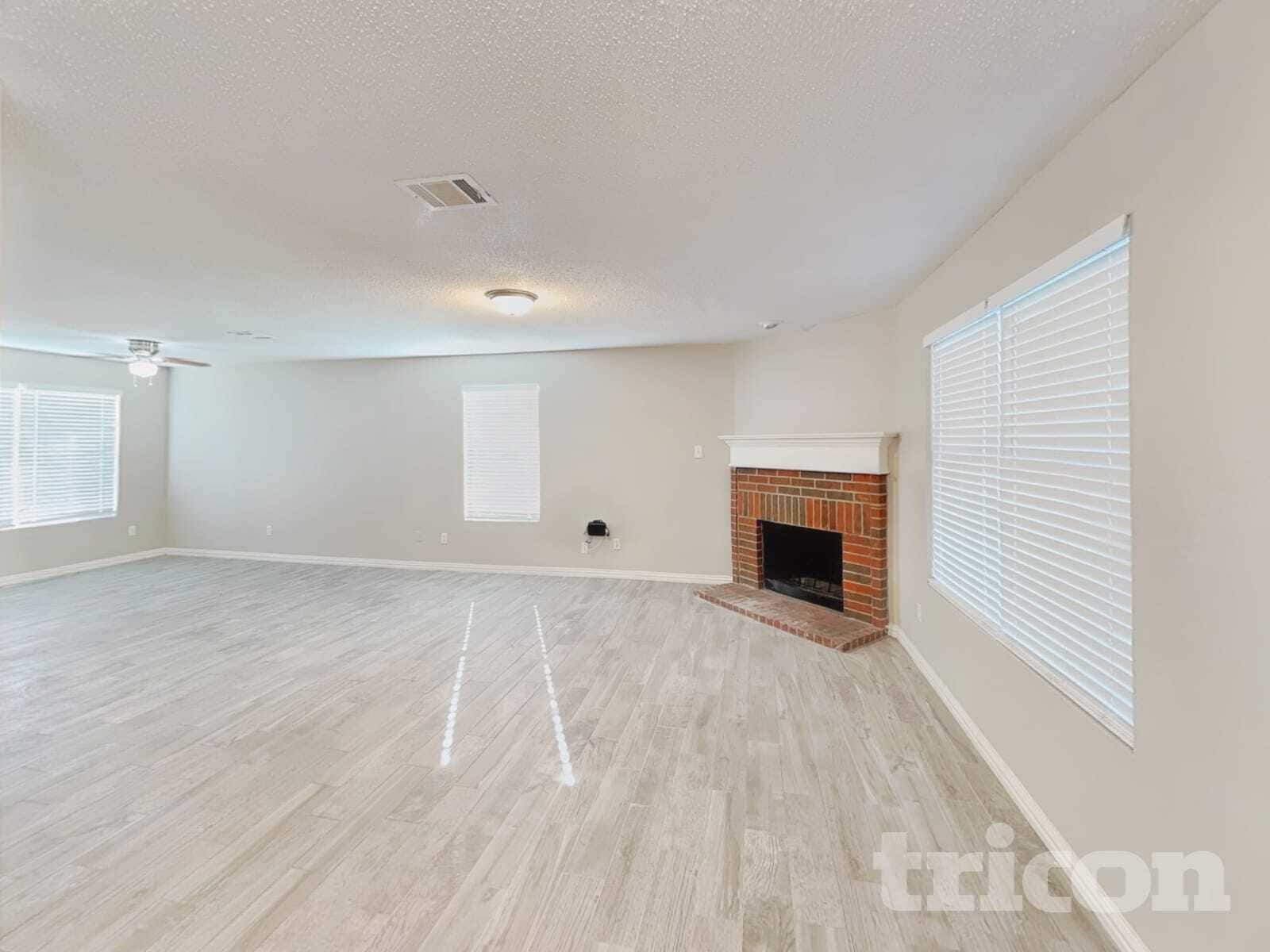 Building Photo - 210 Vivian Dr