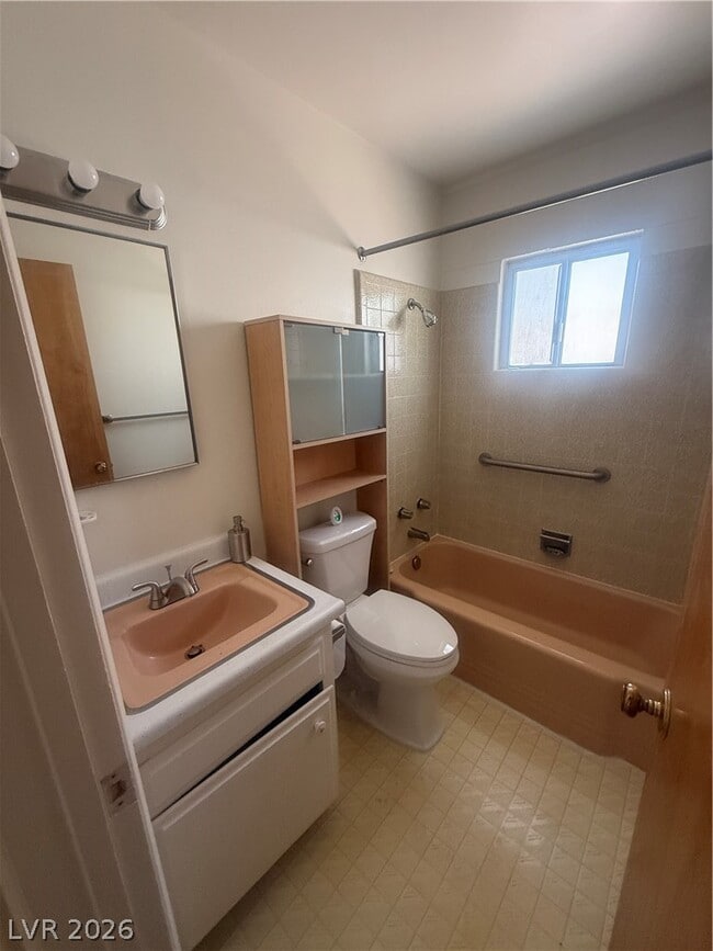Building Photo - 820 A