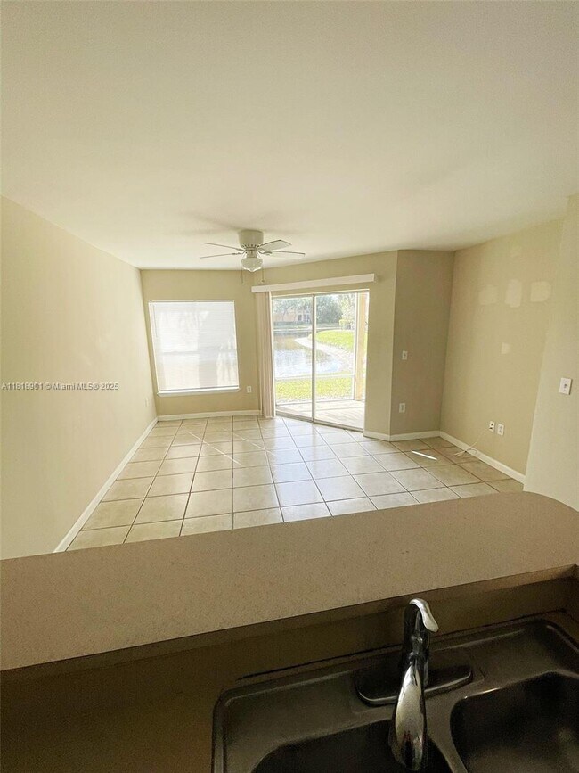 Building Photo - 4823 Via Palm Lakes Via