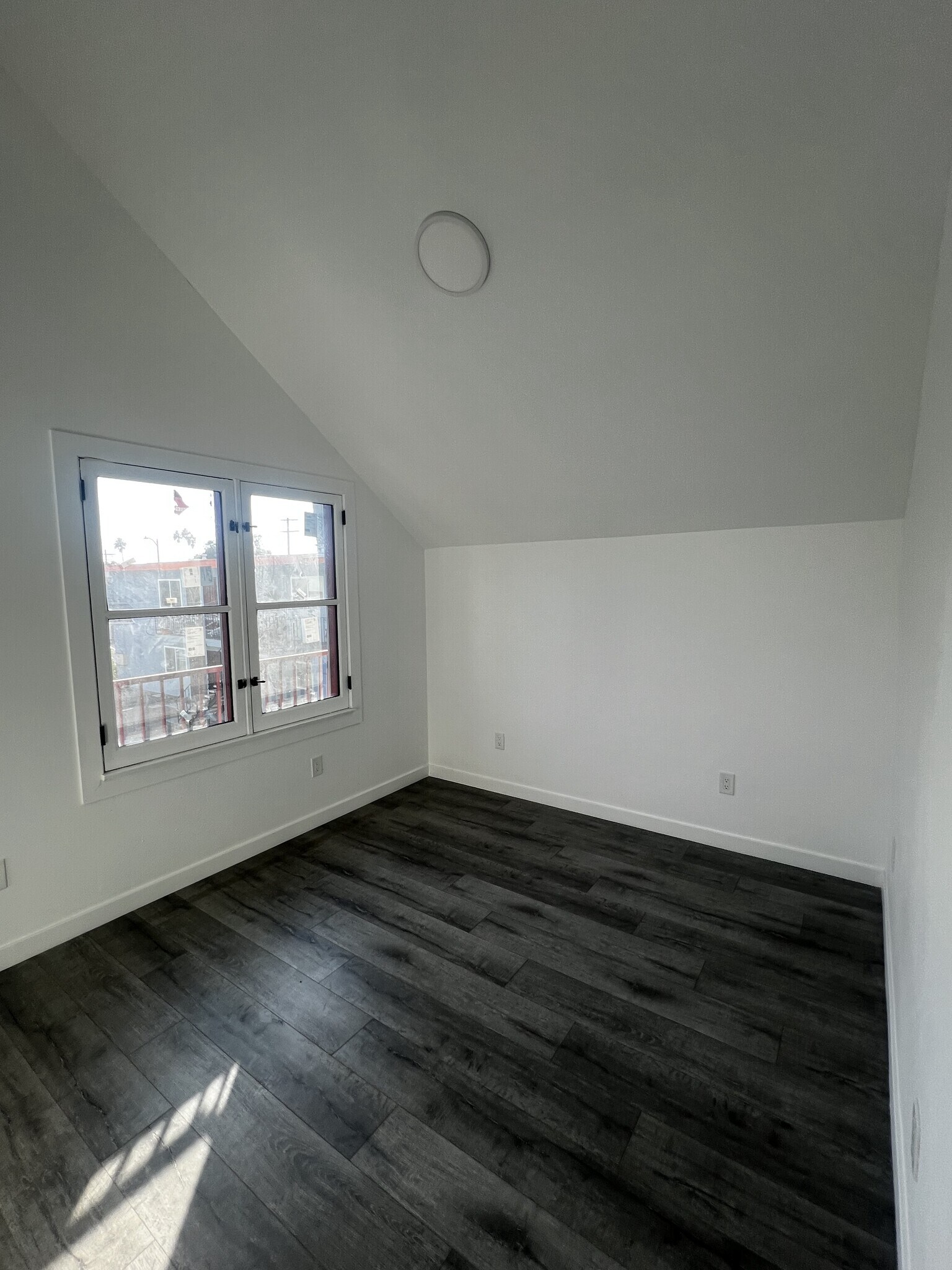 Building Photo - 1511 W 28th St