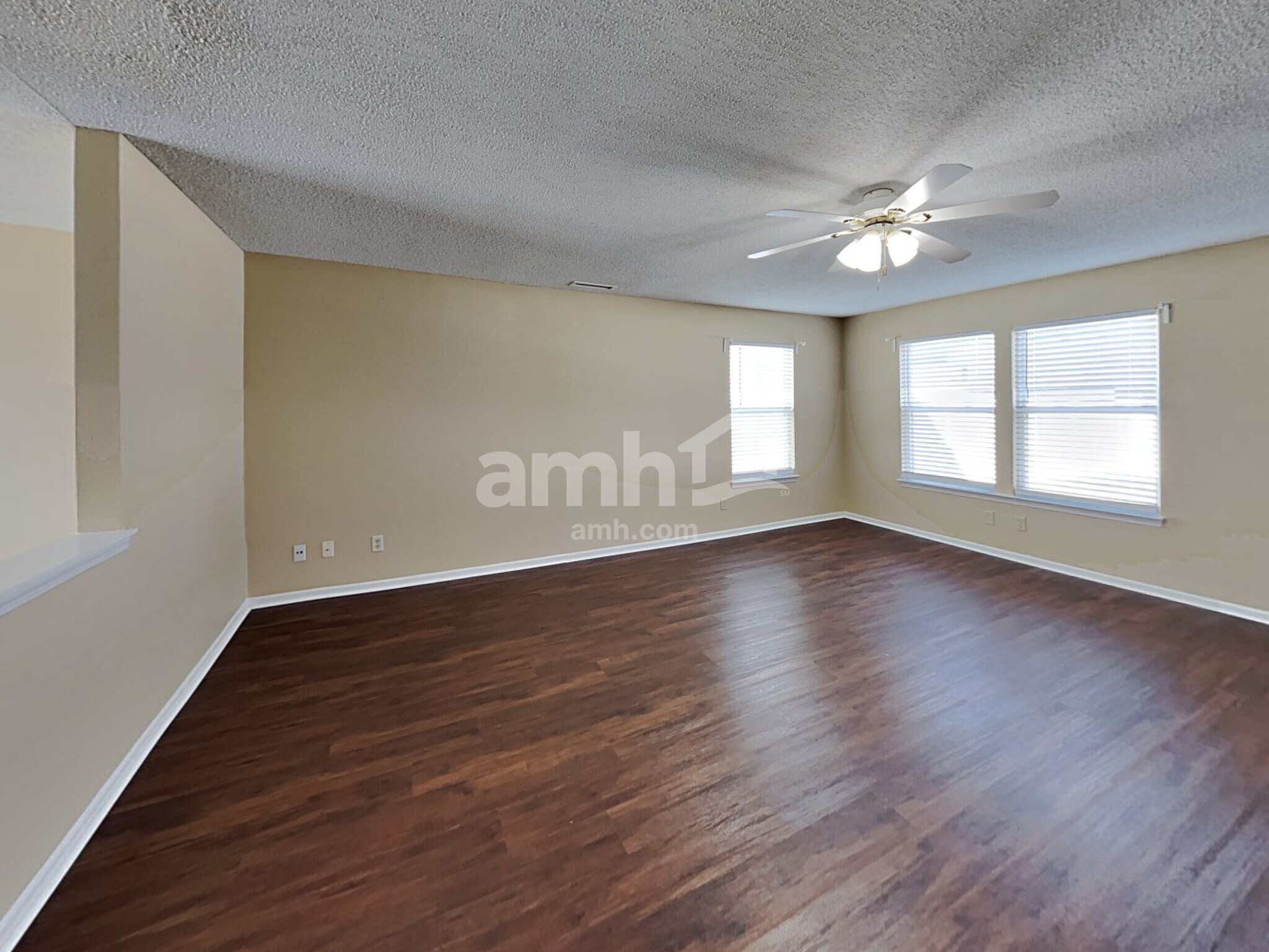 Building Photo - 10970 Clear Spring Dr