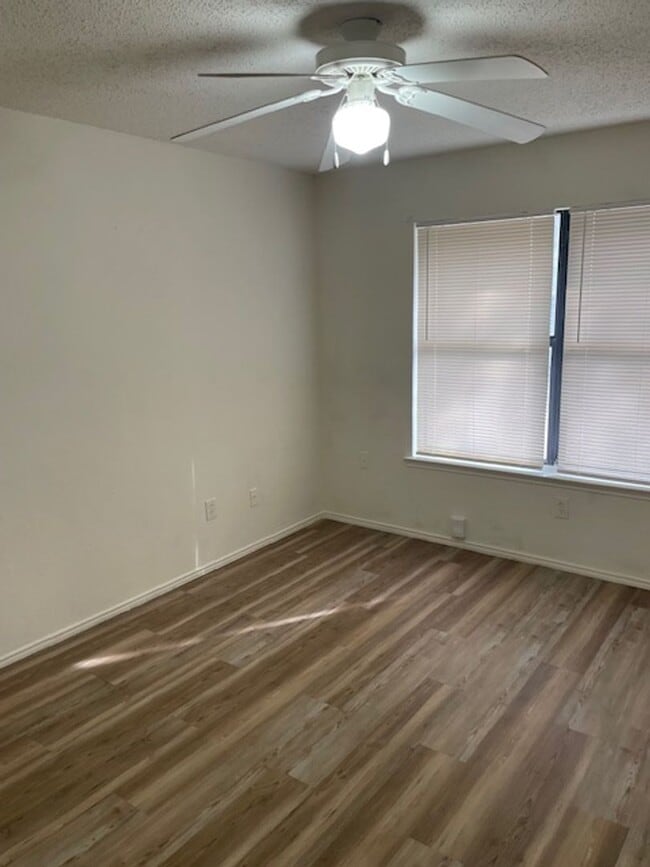 Building Photo - 716 Woodland Ct