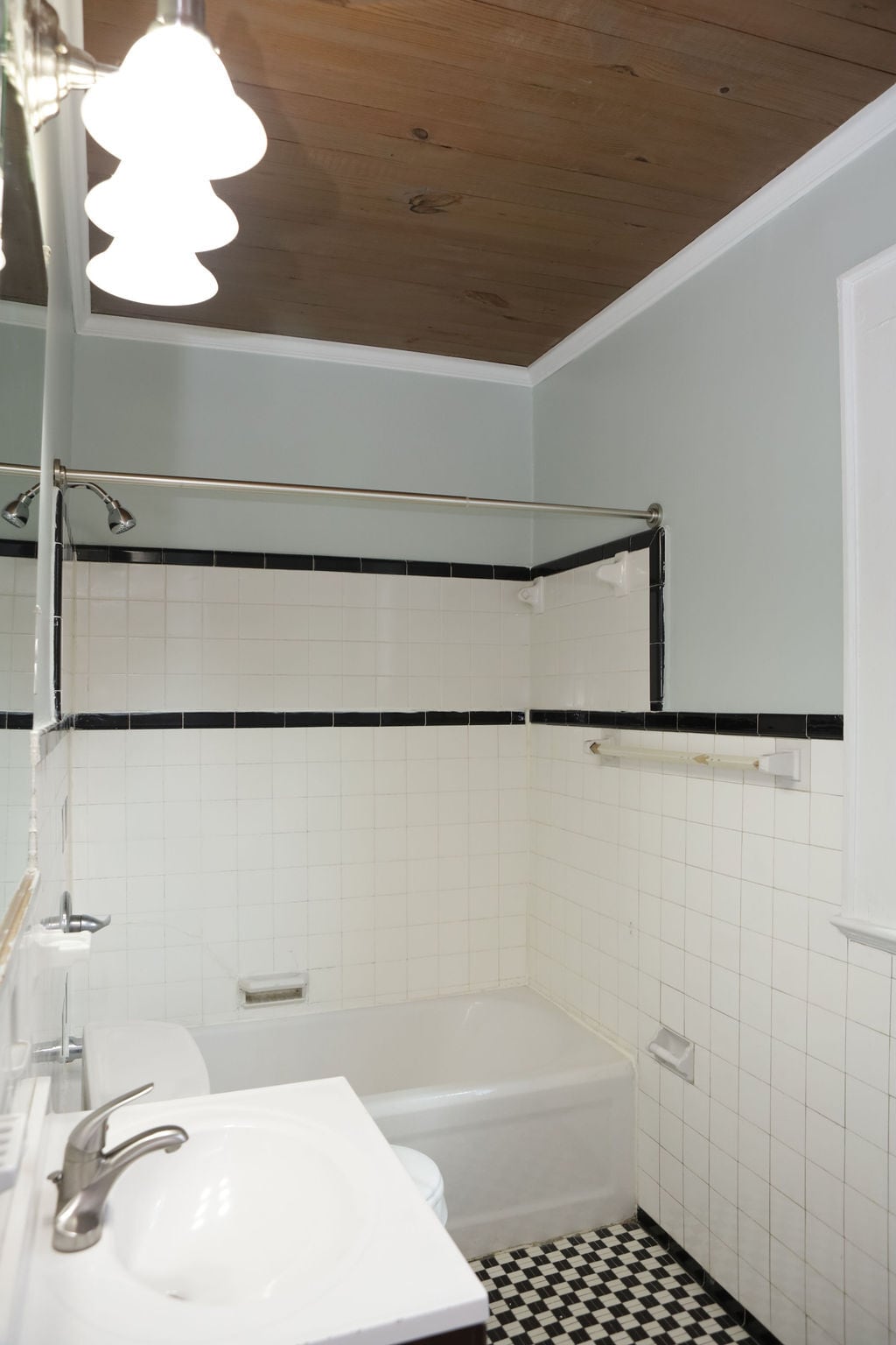 Building Photo - 603 Mayflower Dr