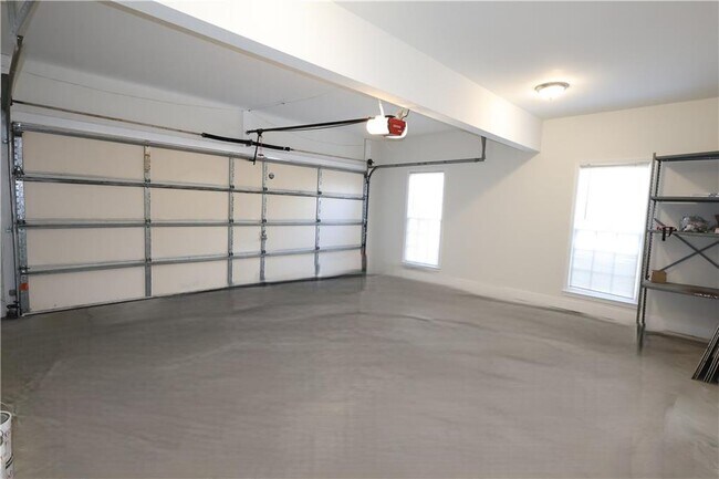 Building Photo - 1056 Oak Hollow Ct