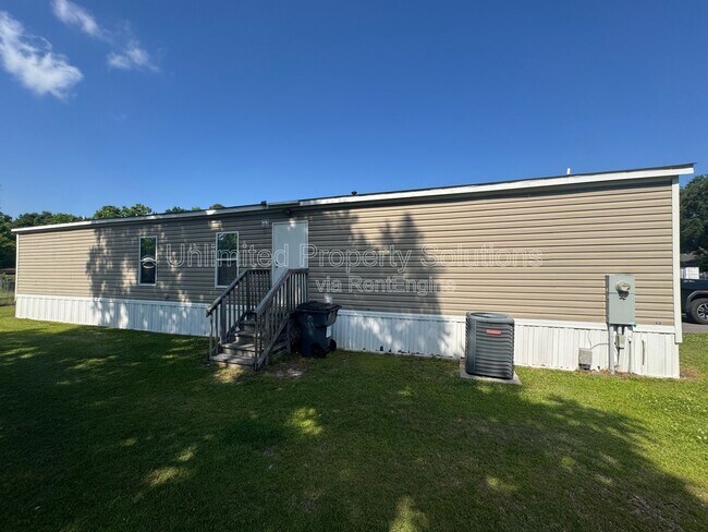 Building Photo - 9499 Wendi Dr NE