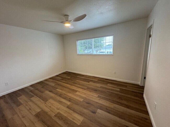 Building Photo - Beautiful 4 Bedroom House Available Now!