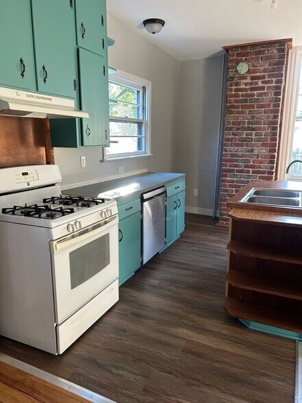 Building Photo - 1103 Oakwood Ave