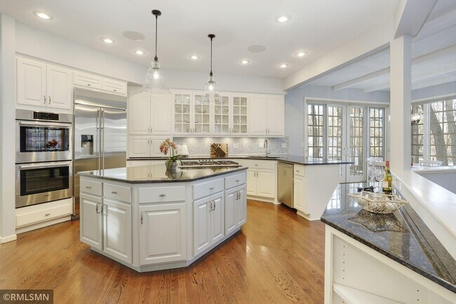 Building Photo - 14888 Pondview Cir