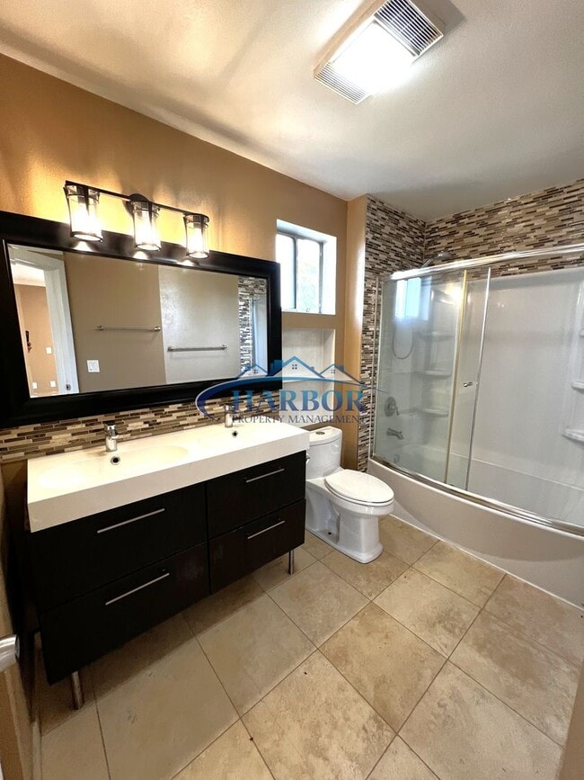 Building Photo - Charming Downey Duplex with Upgrades and Two-Car Garage