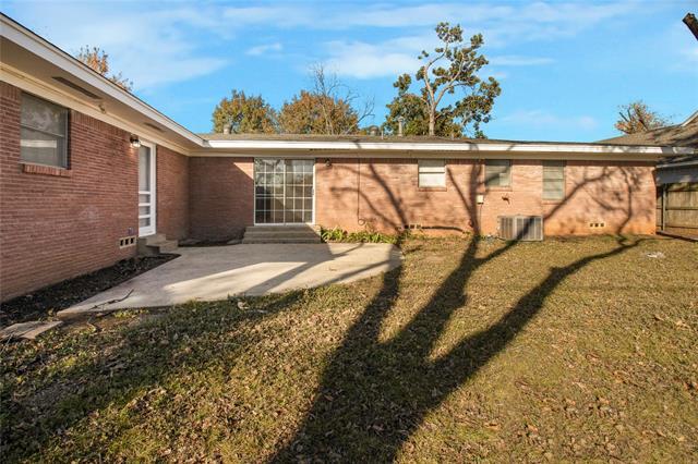 Building Photo - 1618 University Dr