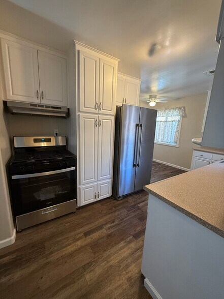 Building Photo - 6585 Delbarton St