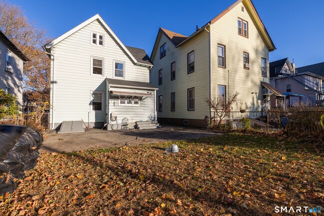 Building Photo - 216 Howard Ave