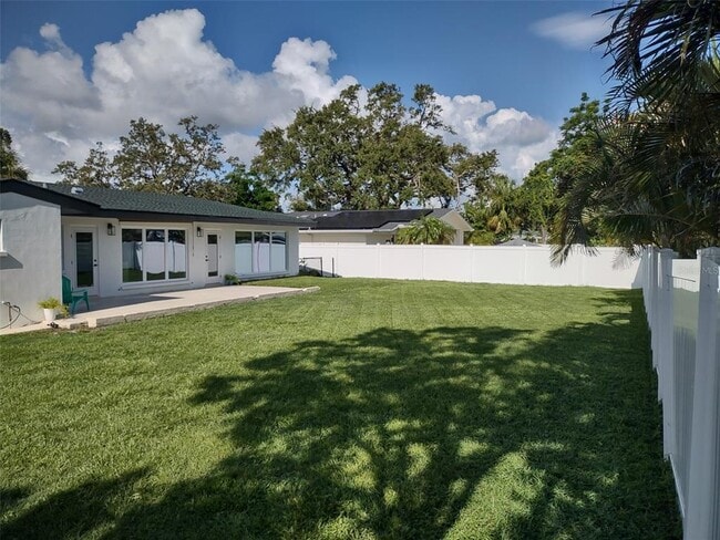 Building Photo - 2713 Renatta Dr