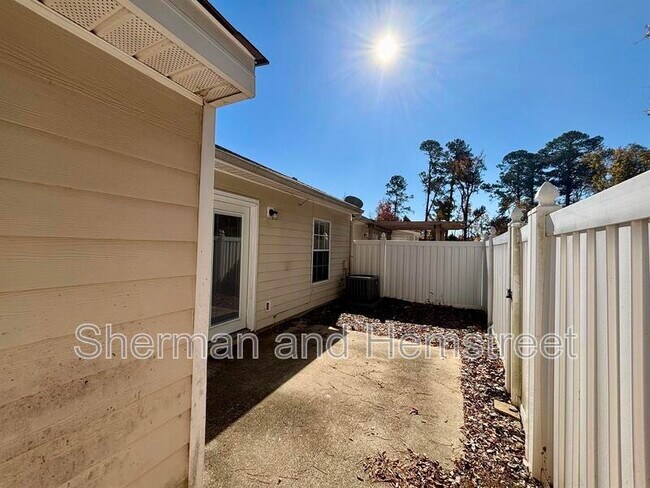 Building Photo - 310 Evans Lake Way