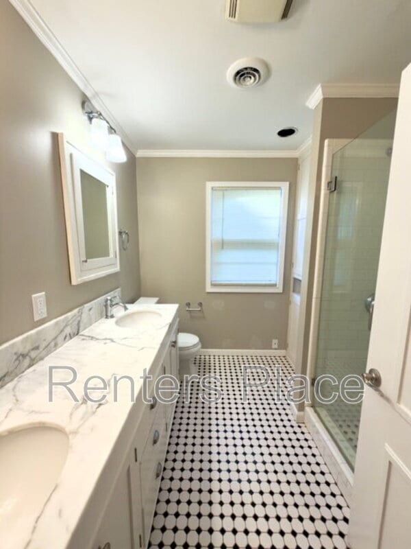 Building Photo - 3315 S Lewis Ave