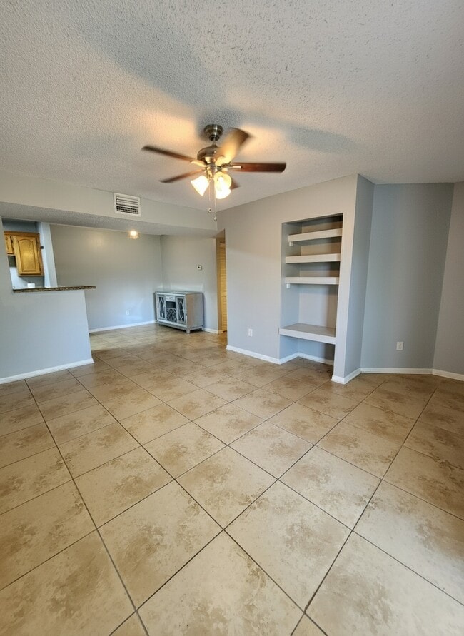 Building Photo - 455 Alt 19