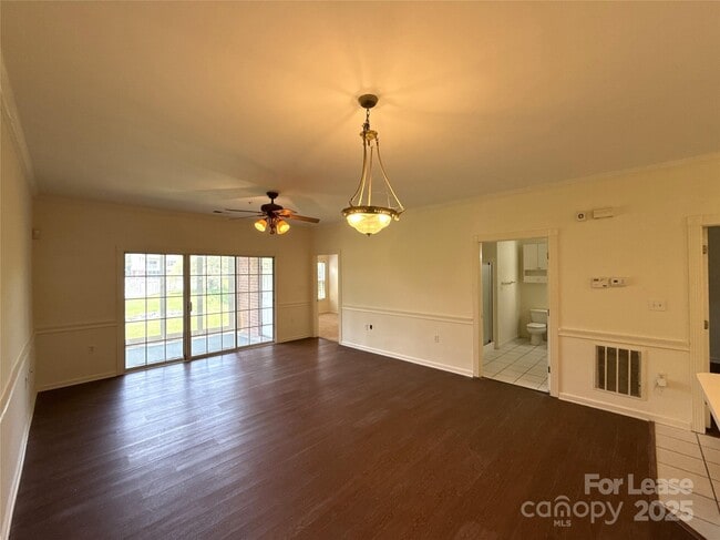 Building Photo - 9113 Meadow Vista Rd