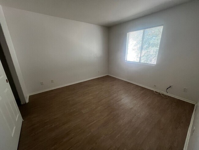 Building Photo - 6320 Mesquite Ave