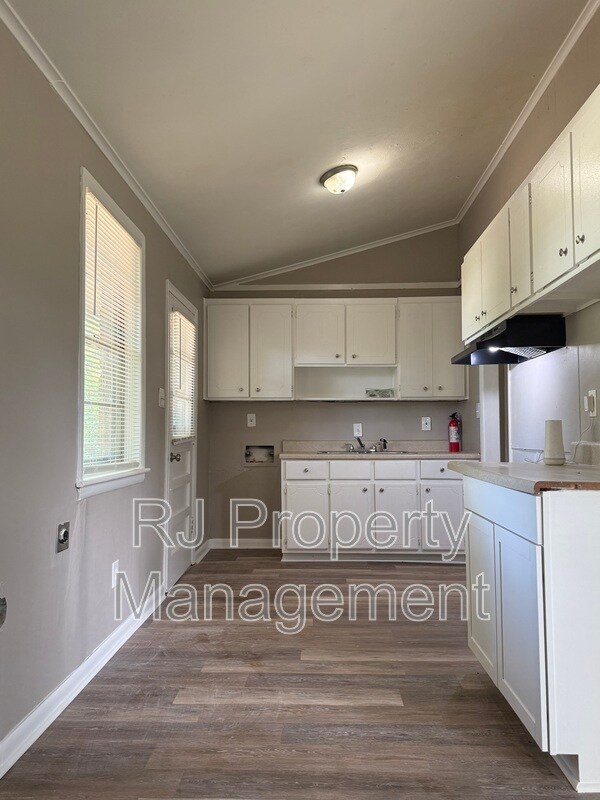 Building Photo - 3417 Edgar St