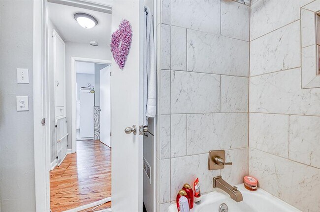 Building Photo - 1205 Westlawn Dr