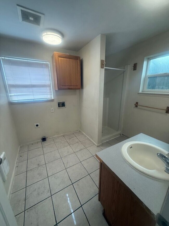 Building Photo - Beautiful West Eugene Home