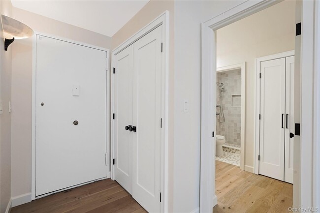 Building Photo - 400 High Point Dr