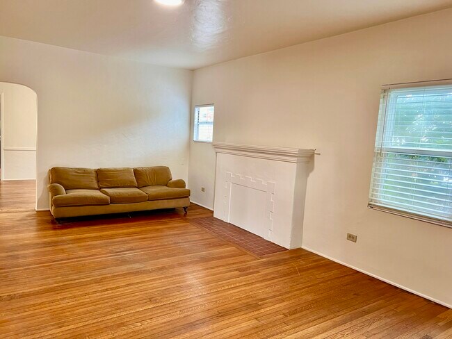 Building Photo - 4096 Ibis St