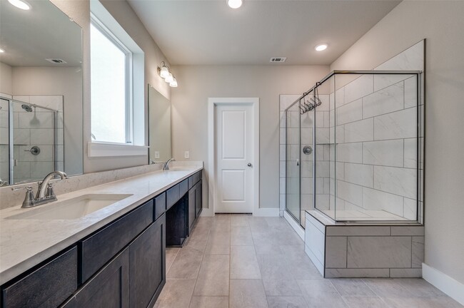 Building Photo - 2958 Frederick Dr