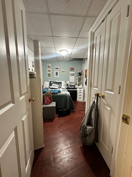 Building Photo - 61 Park Dr