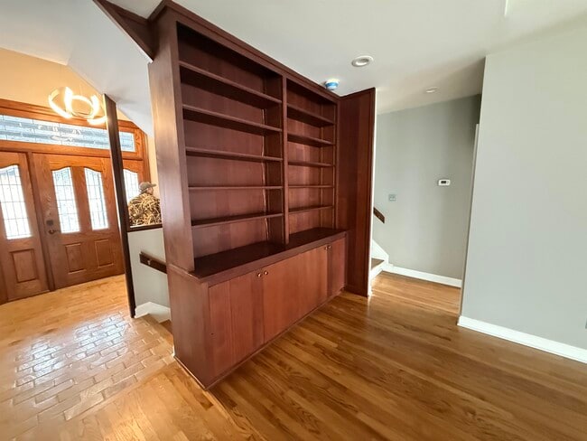 Building Photo - 765 Sweetbrier Rd