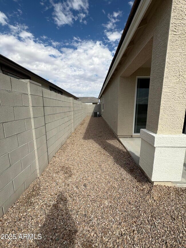 Building Photo - 10018 N 177th Ave